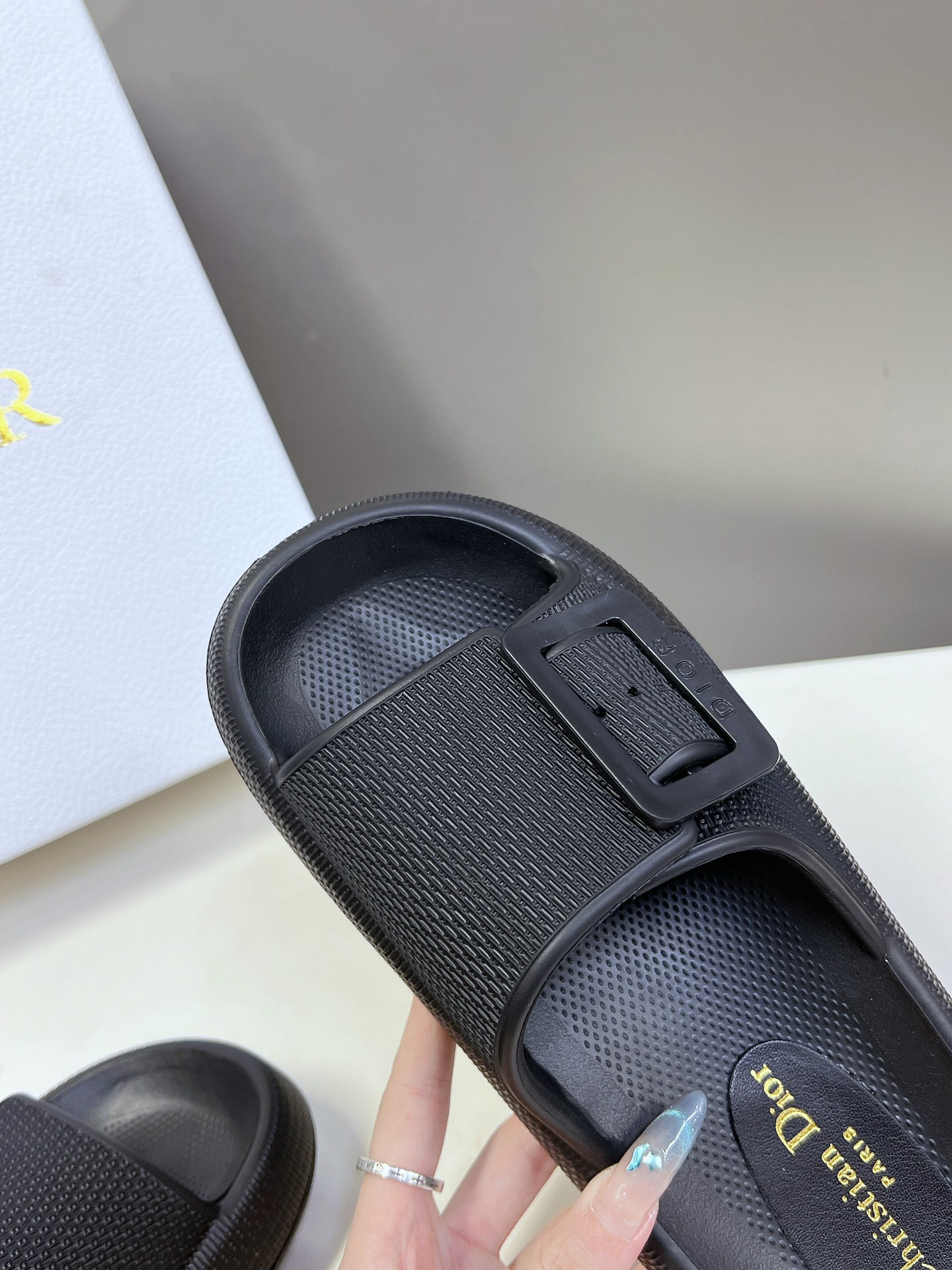 UA D10r Slide