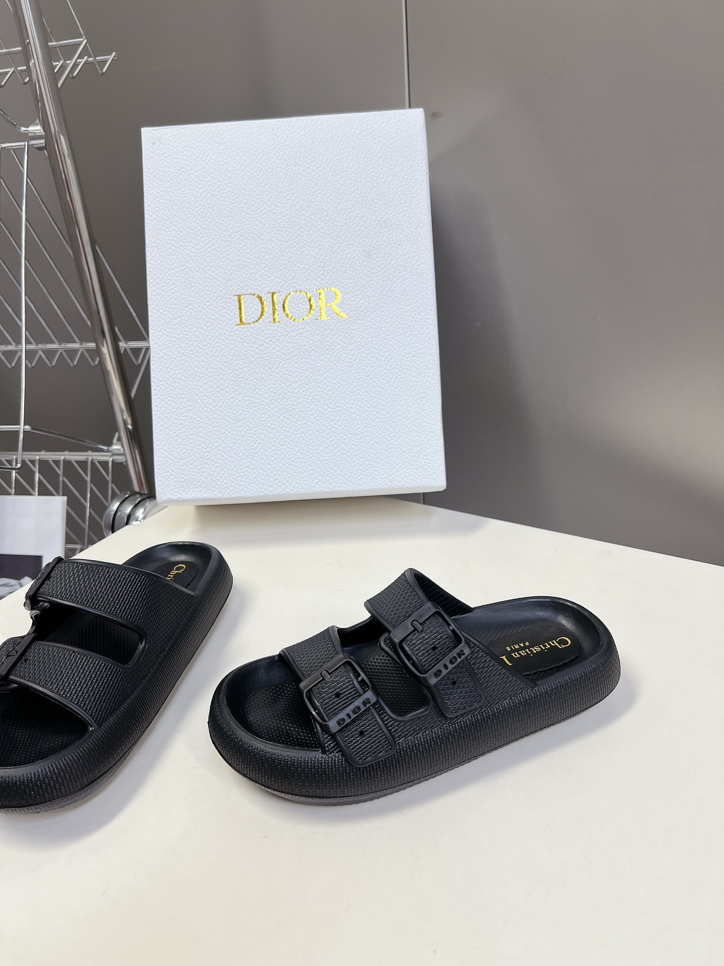 UA D10r Slide