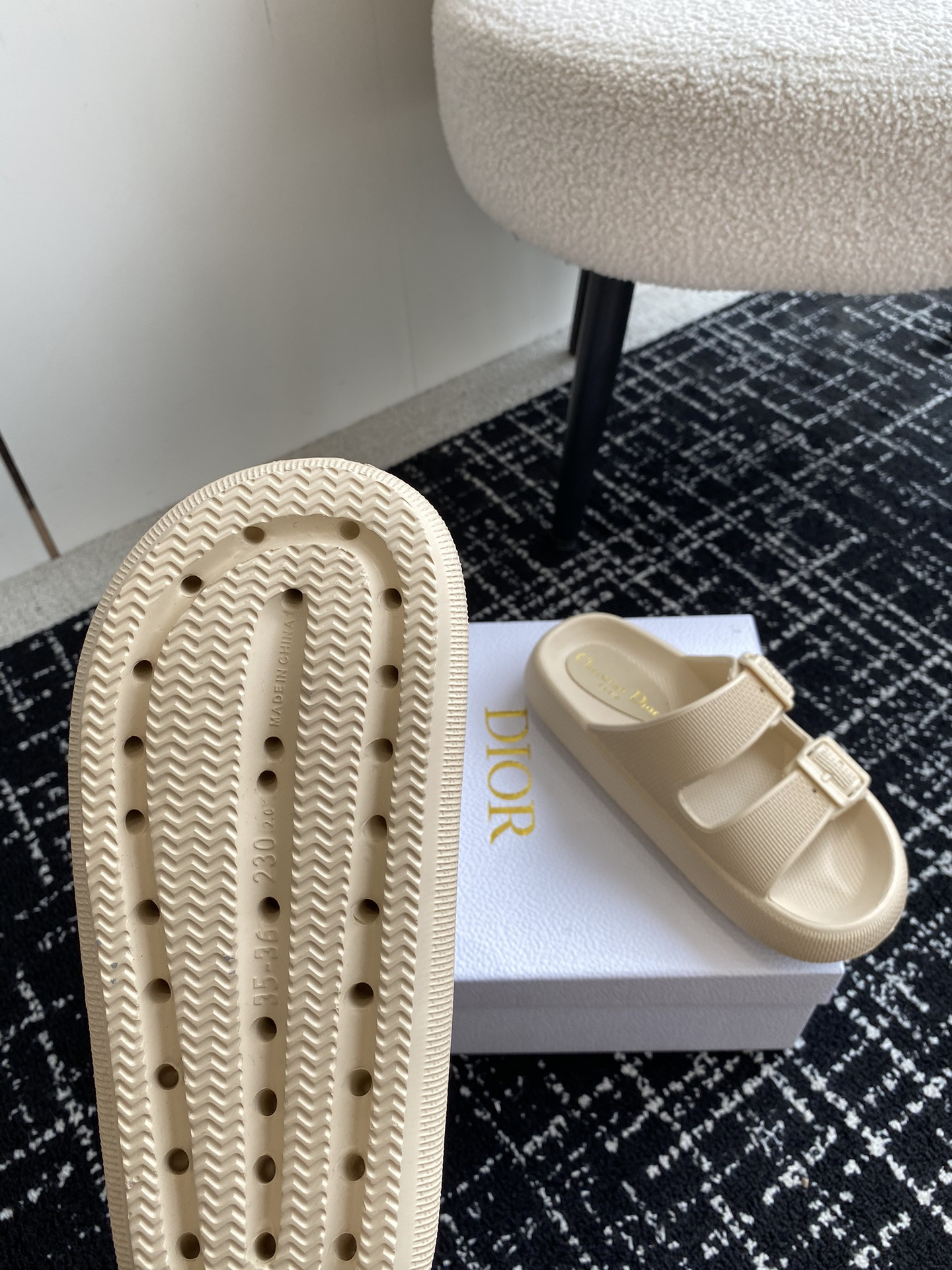 UA D10r Slide