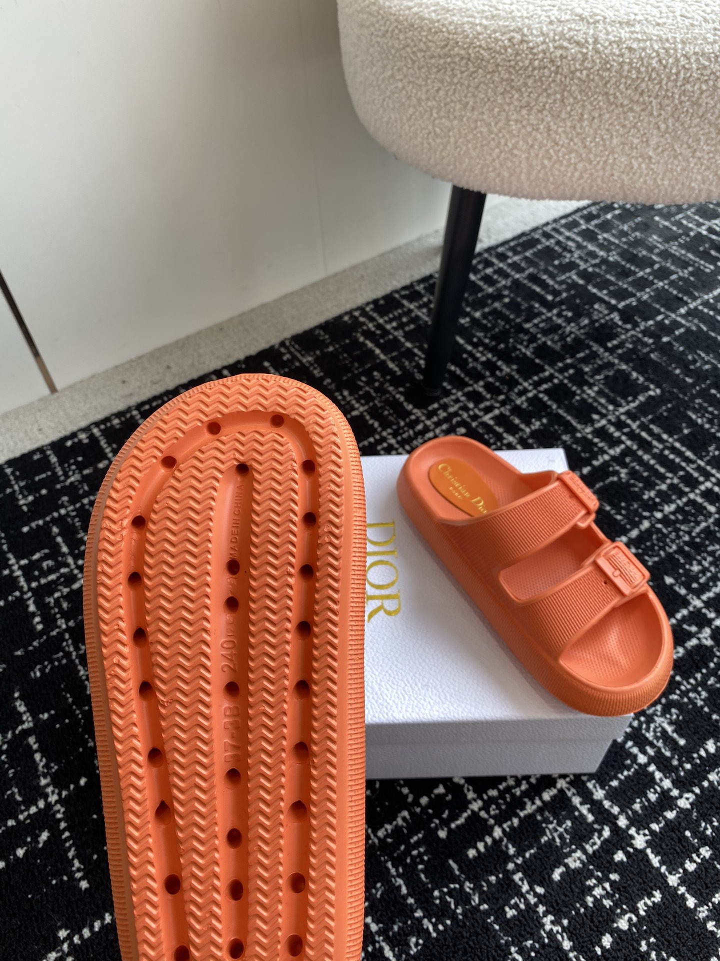 UA D10r Slide