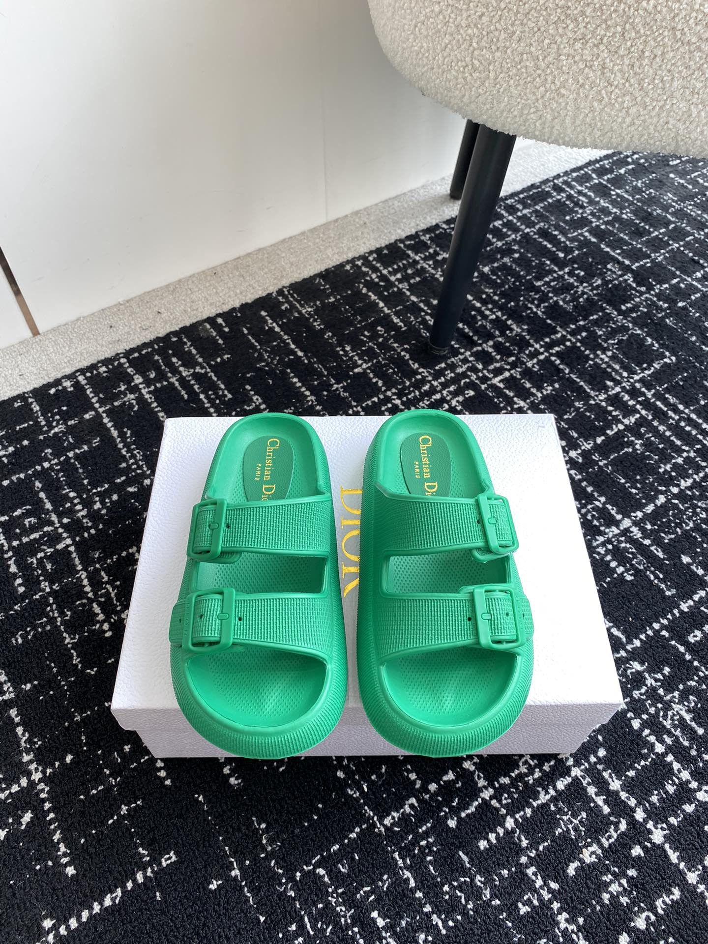 UA D10r Slide