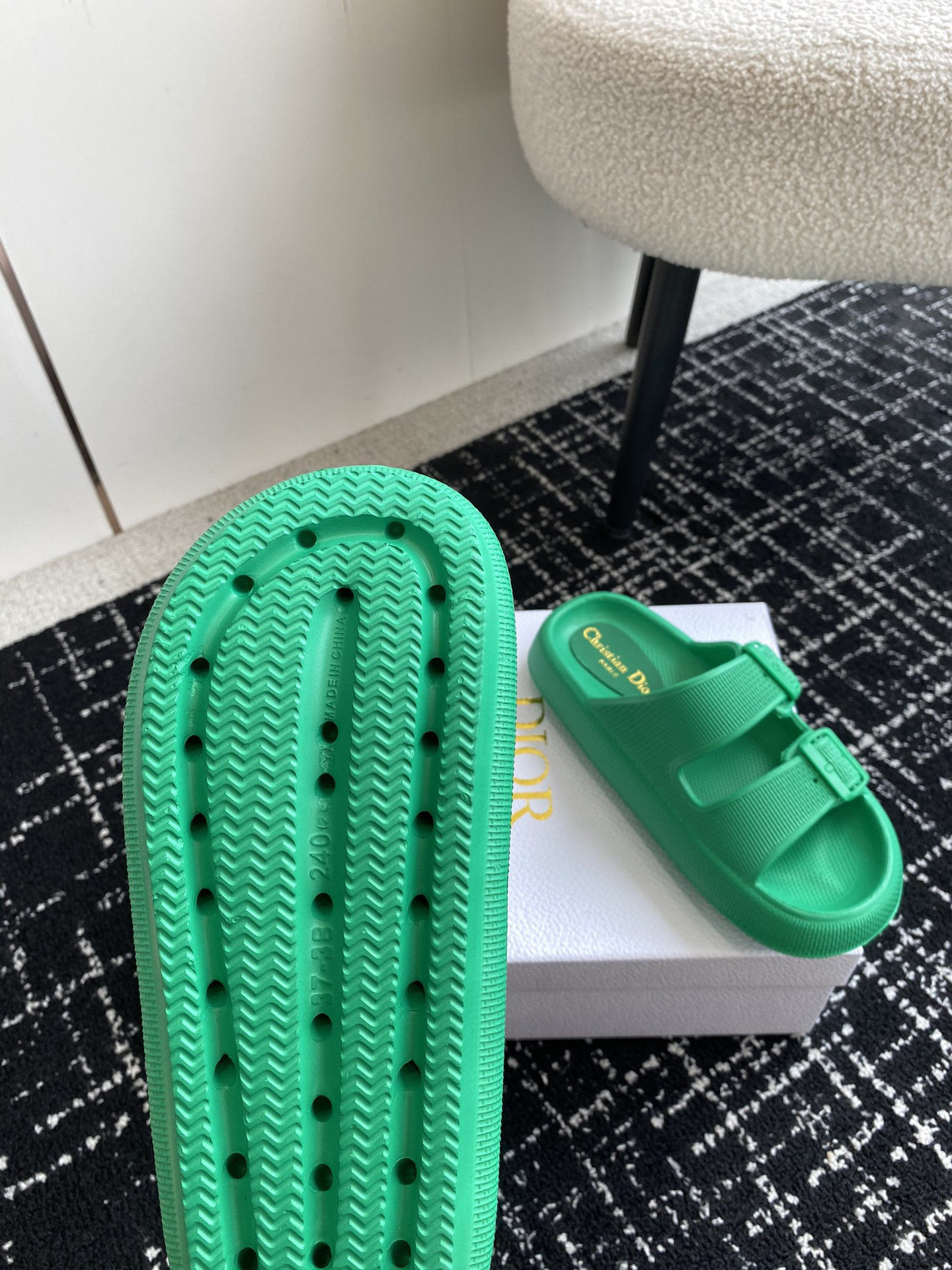 UA D10r Slide