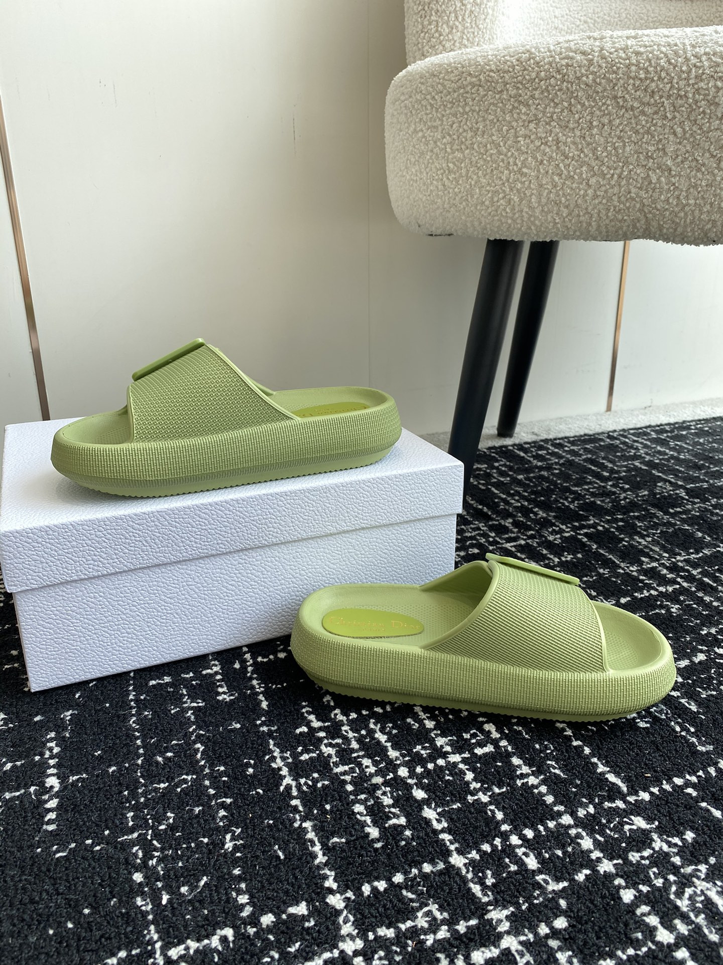 UA D10r Slide