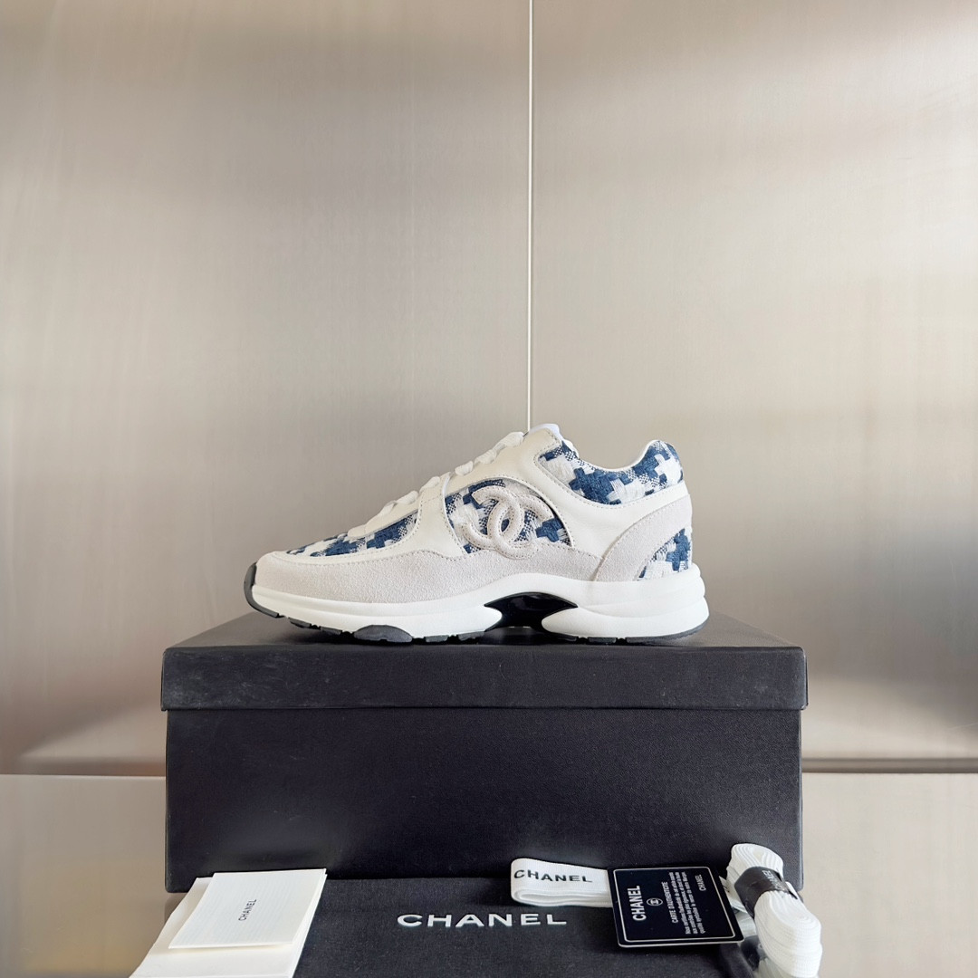 UA Ch**el SNEAKER