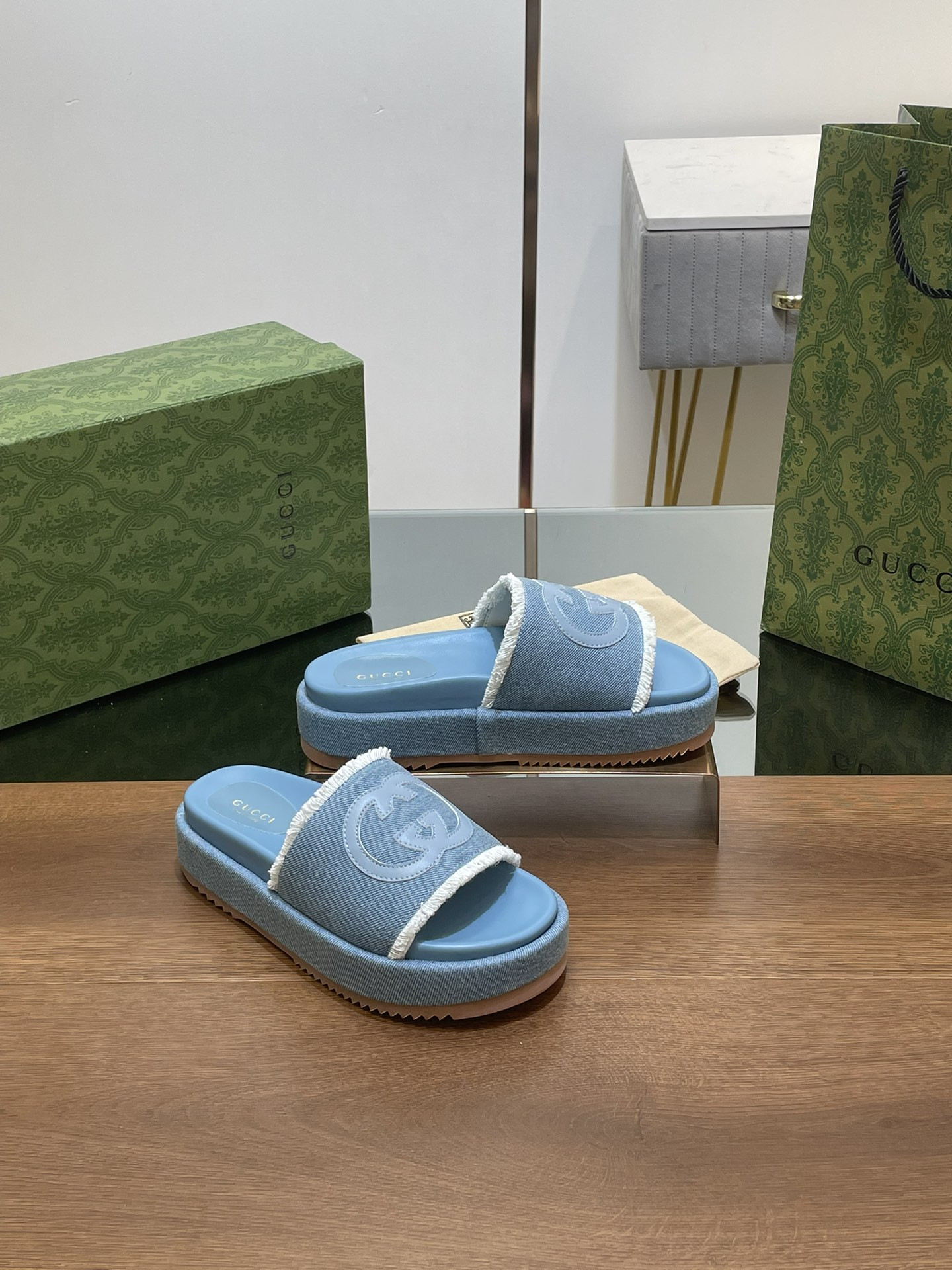 UA Gvc*1 WOMEN'S INTERLOCKING G SLIDE
