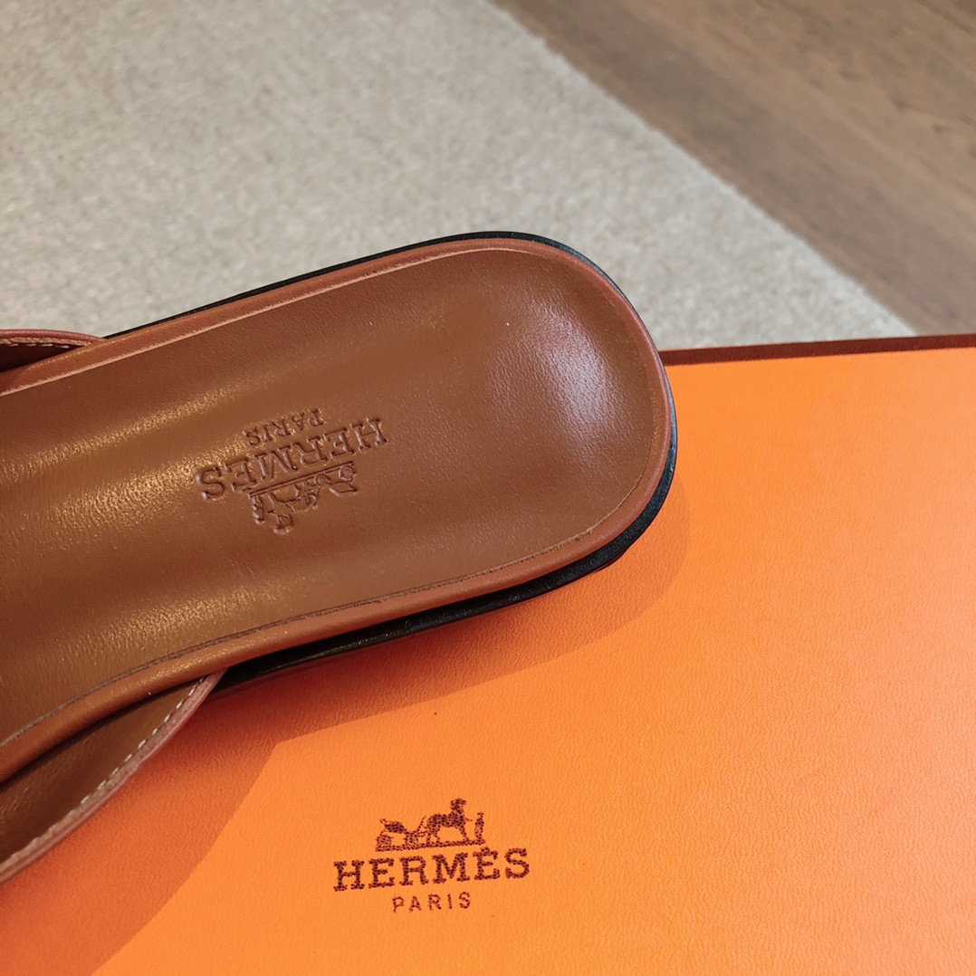UA H**me5 Isle sandal