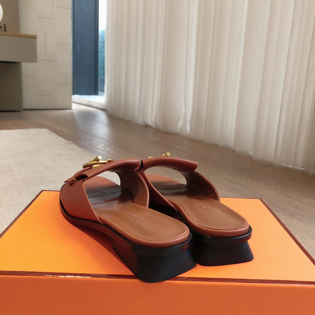 UA H**me5 Isle sandal