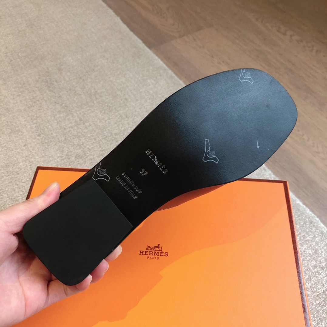 UA H**me5 Isle sandal