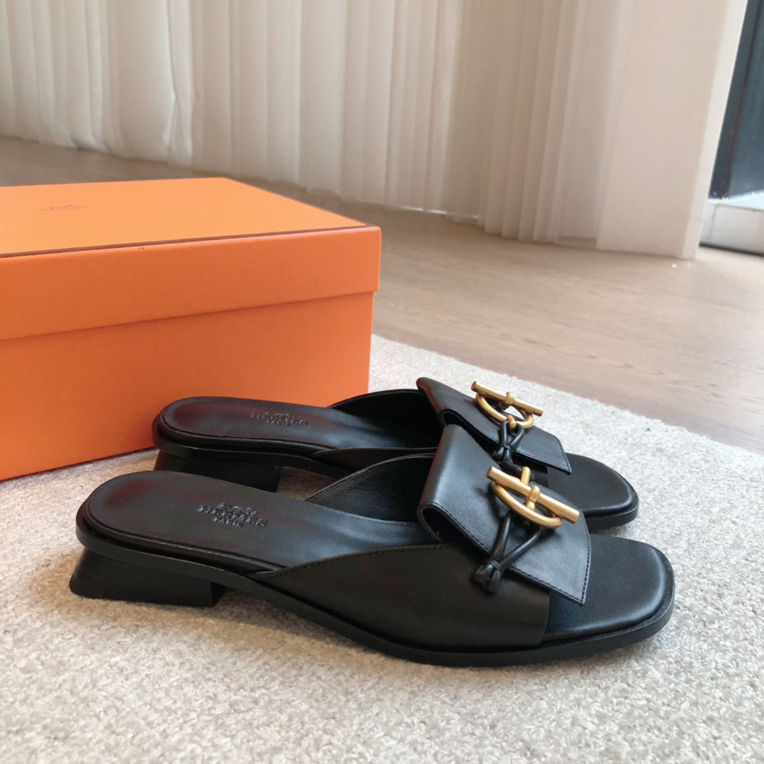 UA H**me5 Isle sandal