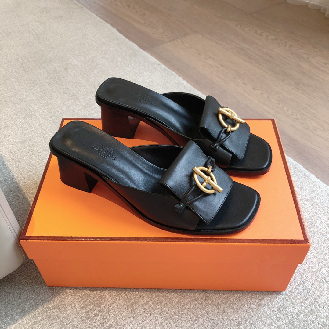 UA H**me5 Isle sandal