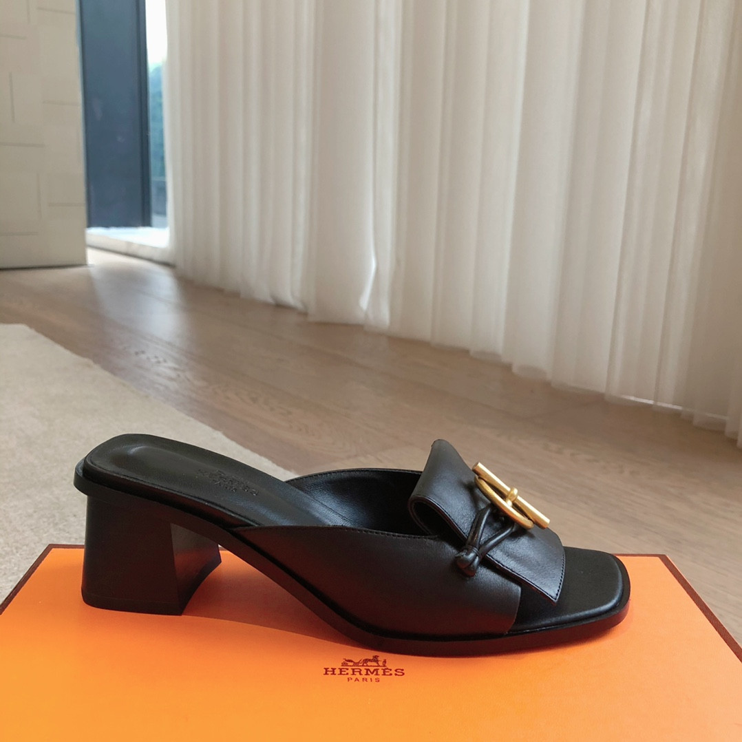 UA H**me5 Isle sandal