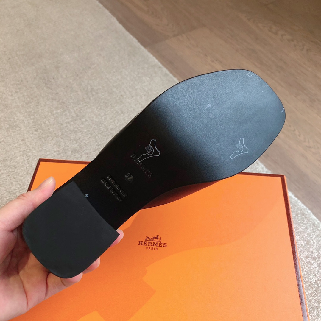 UA H**me5 Isle sandal
