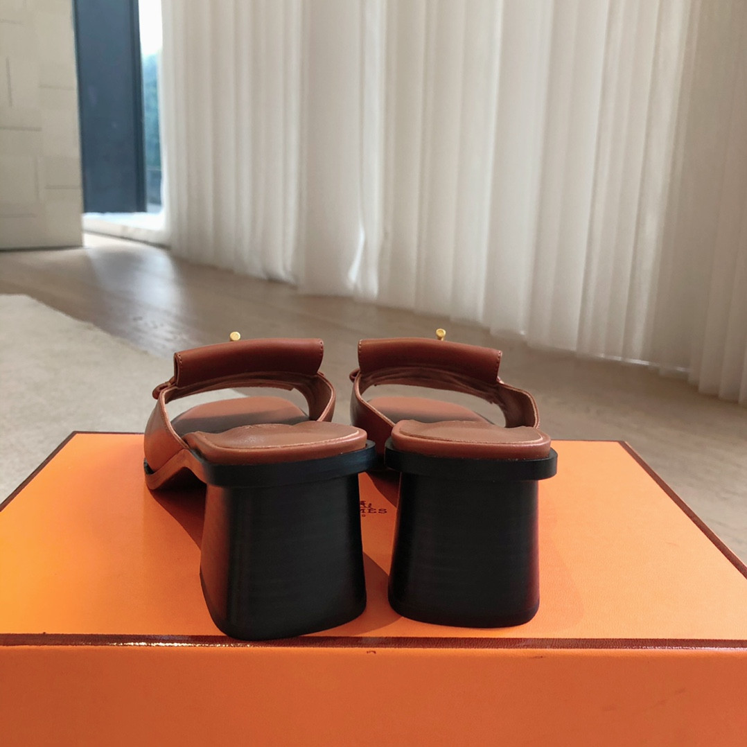 UA H**me5 Isle sandal