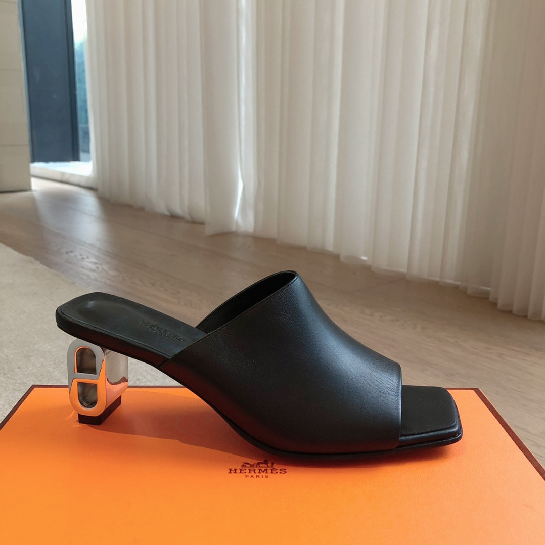 UA H**me5 Iconique 60 sandal