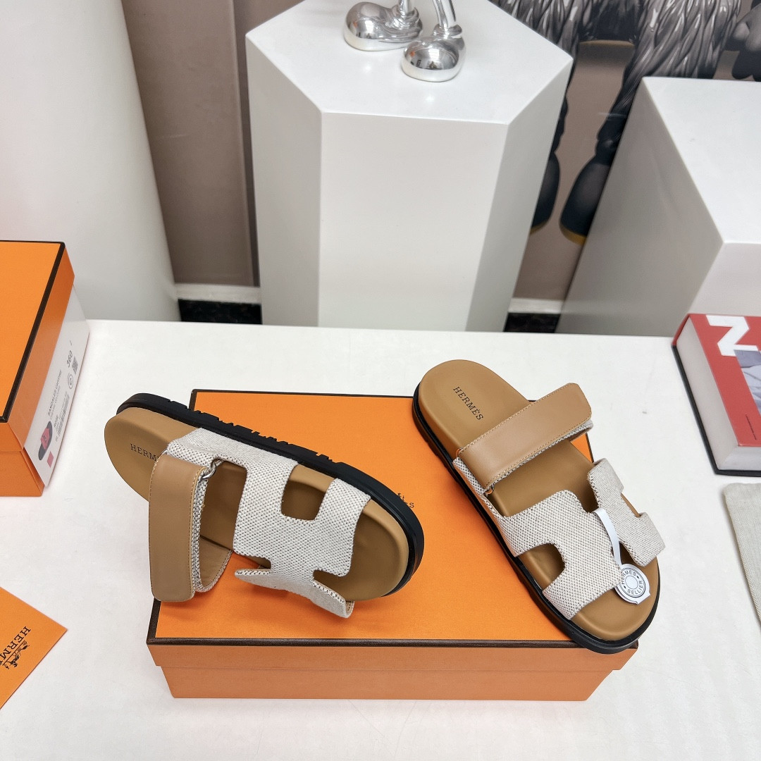 UA H**me5 Chypre sandal