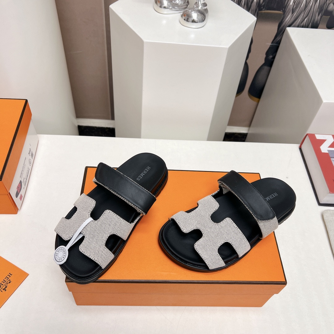UA H**me5 Chypre sandal
