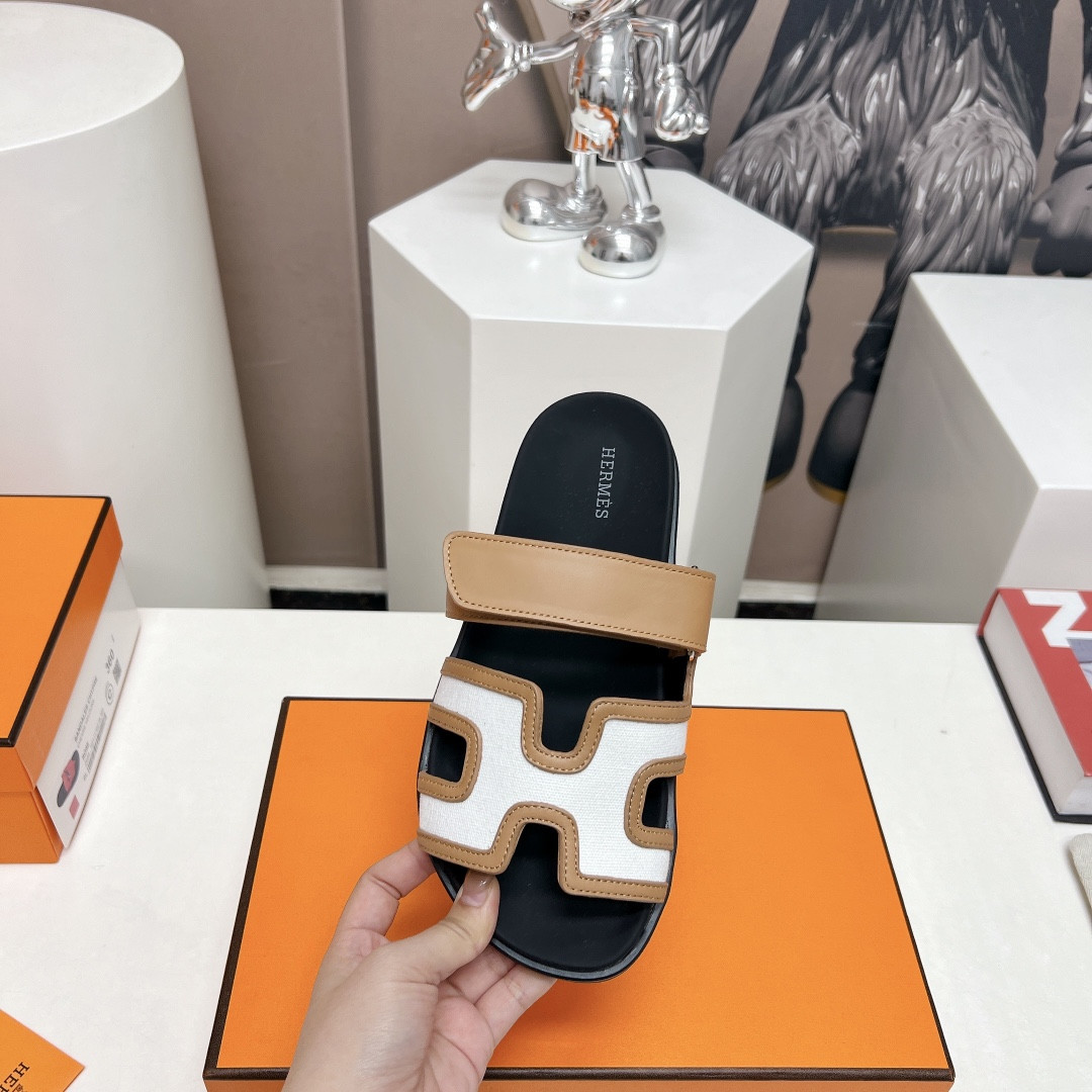 UA H**me5 Chypre sandal