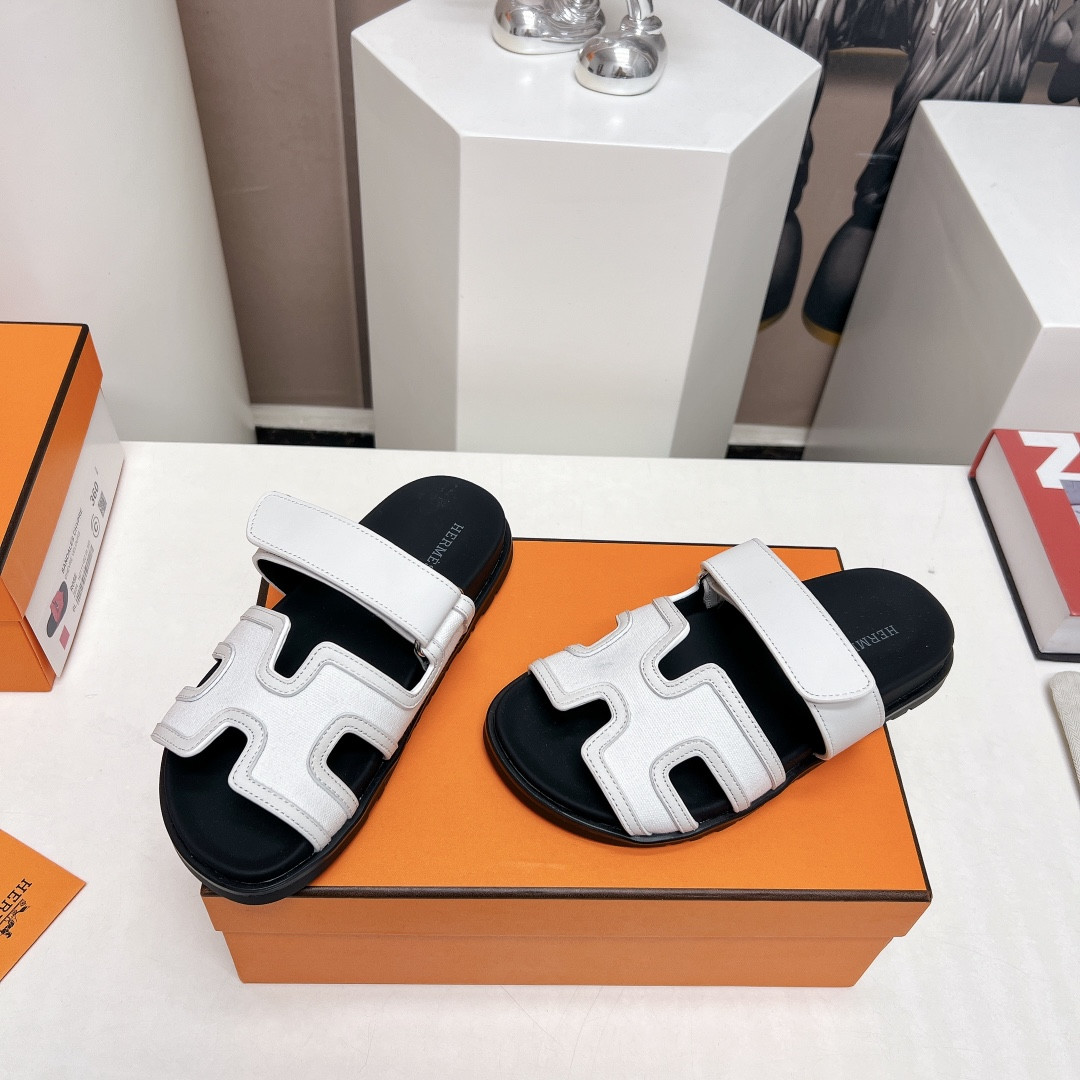 UA H**me5 Chypre sandal