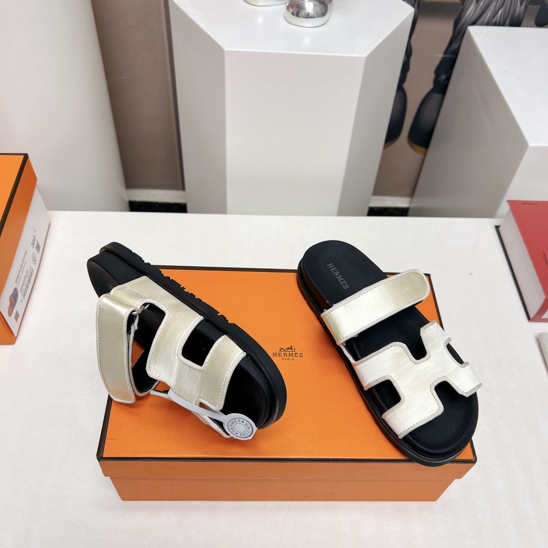UA H**me5 Chypre sandal