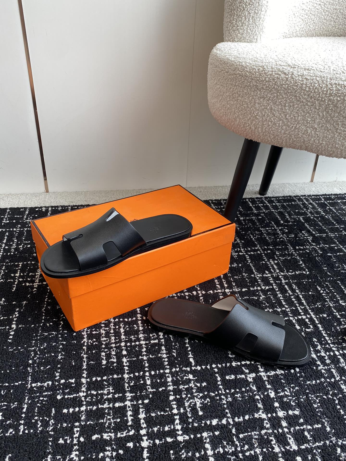 UA H**me5 Izmir sandal