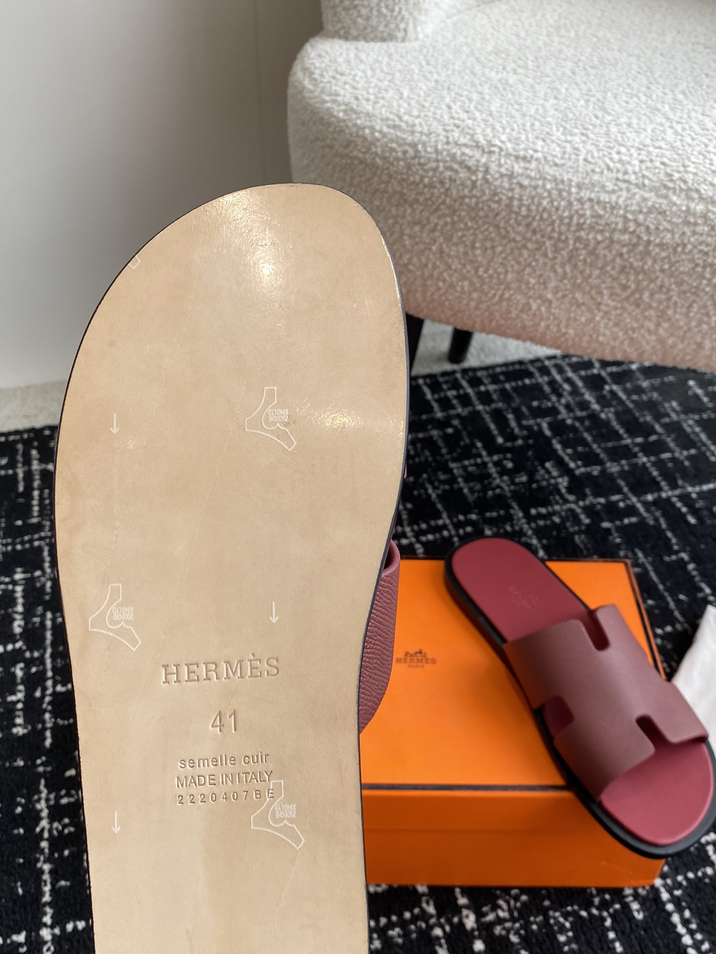UA H**me5 Izmir sandal