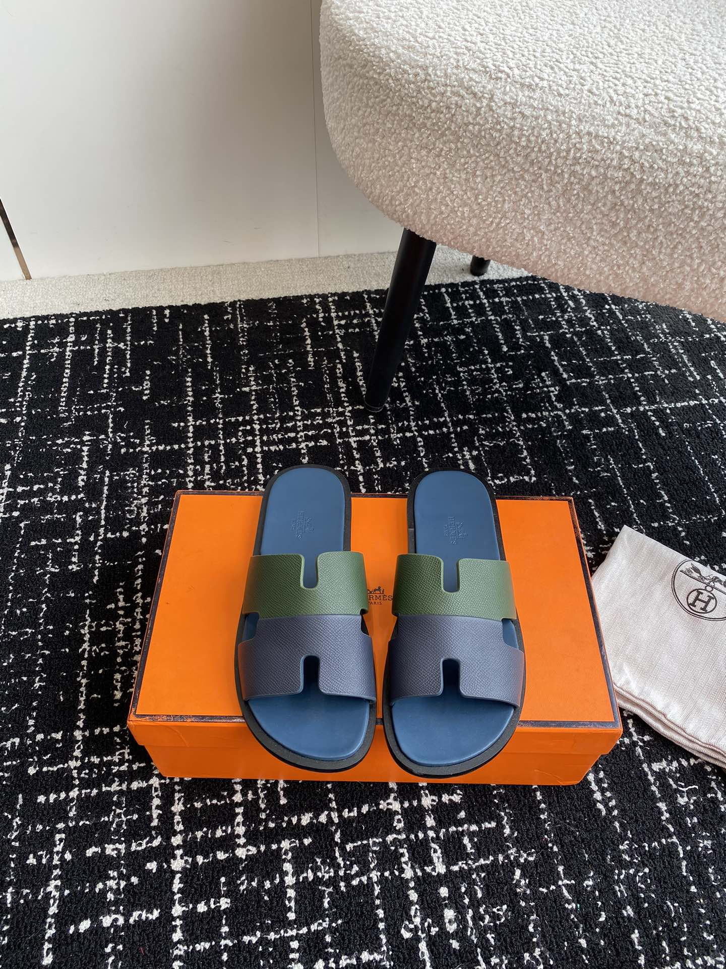 UA H**me5 Izmir sandal