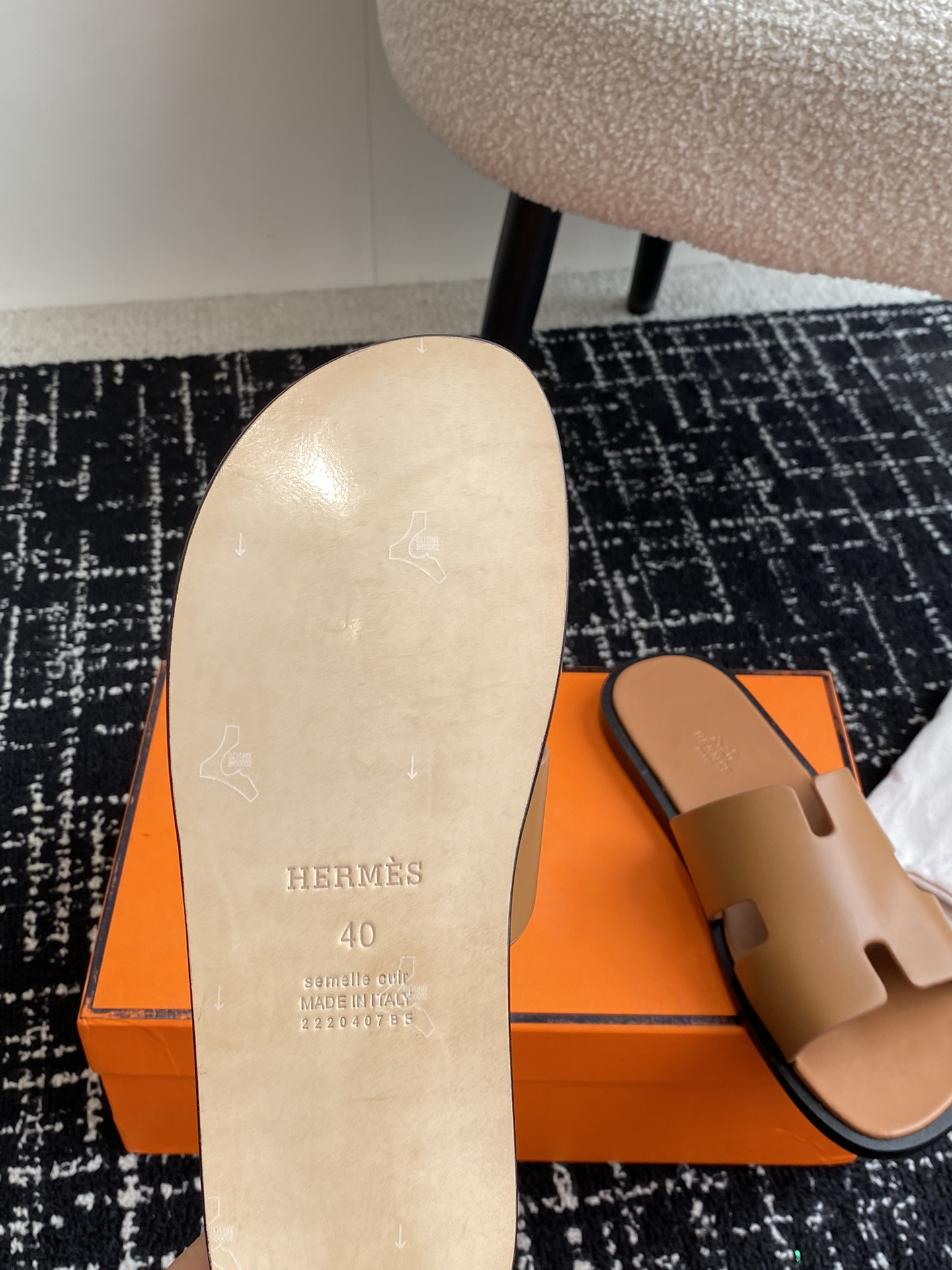 UA H**me5 Izmir sandal
