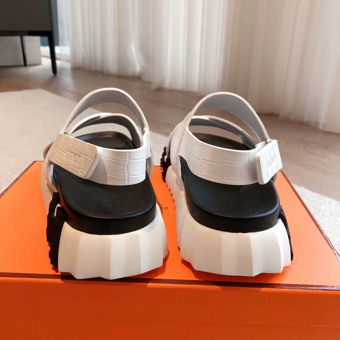 UA H**me5 Electric sandal