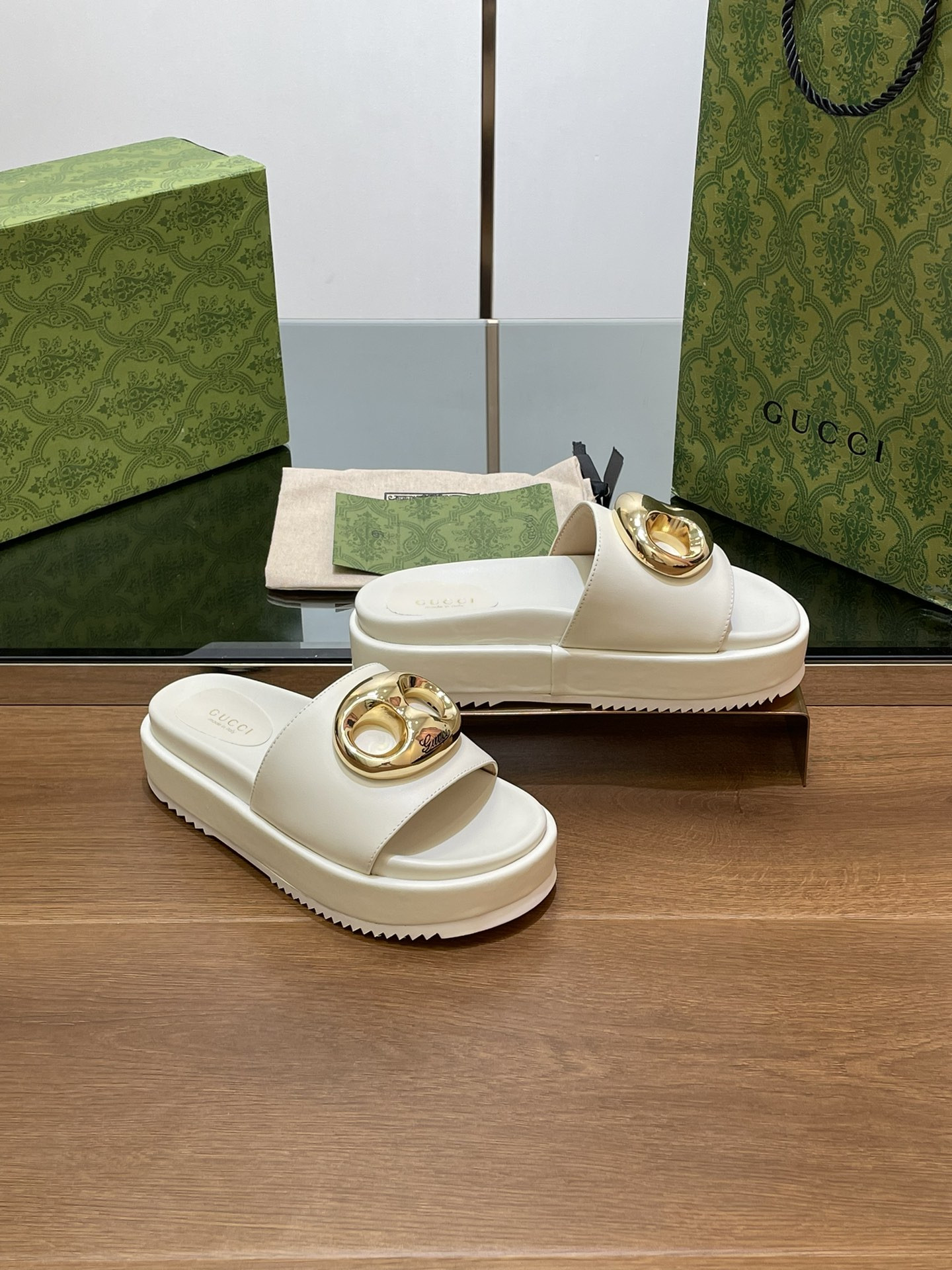 UA Gvc*1 MARINA CHAIN SLIDE