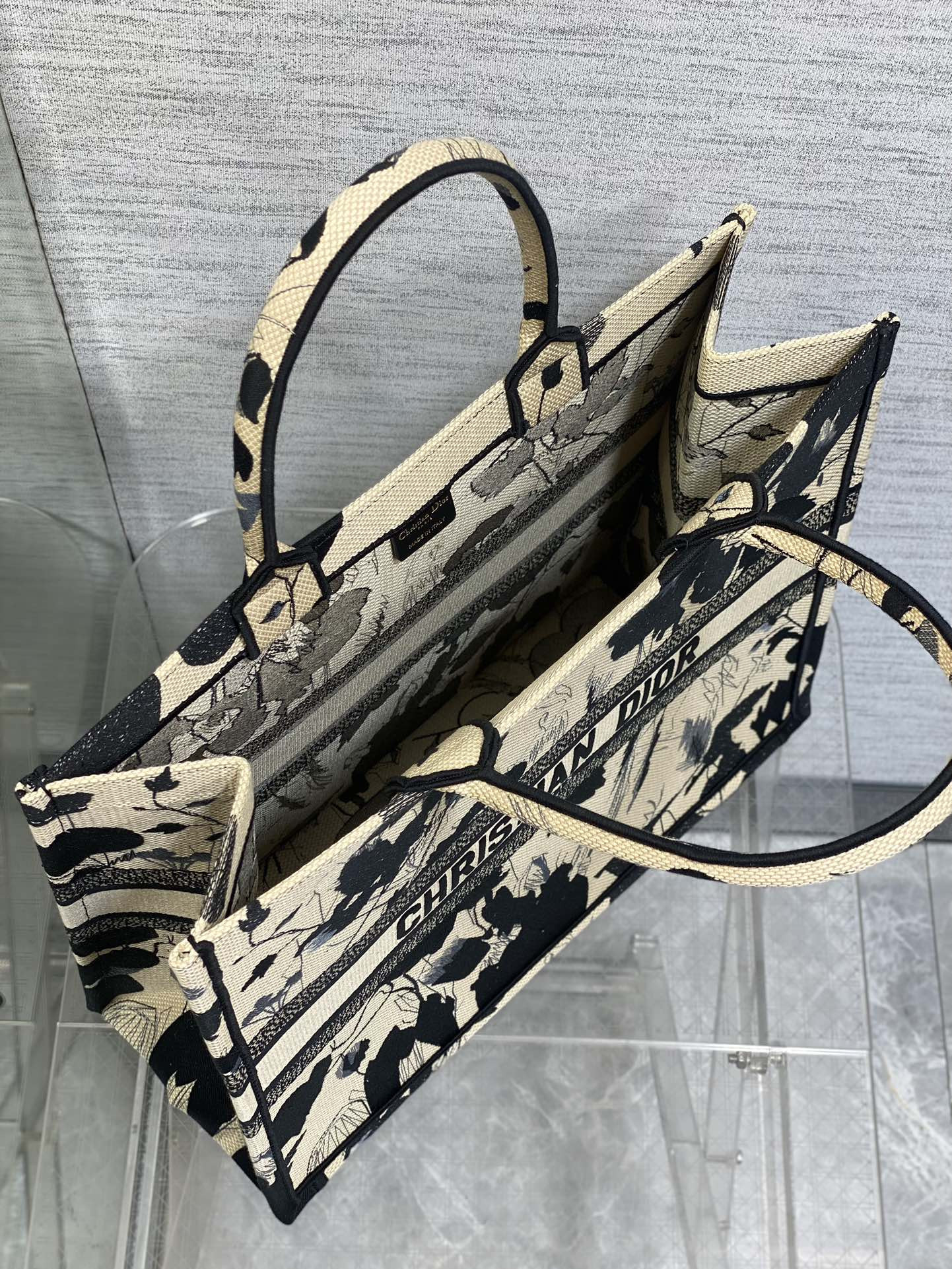 D10r Tote 42 x 18 x 35cm