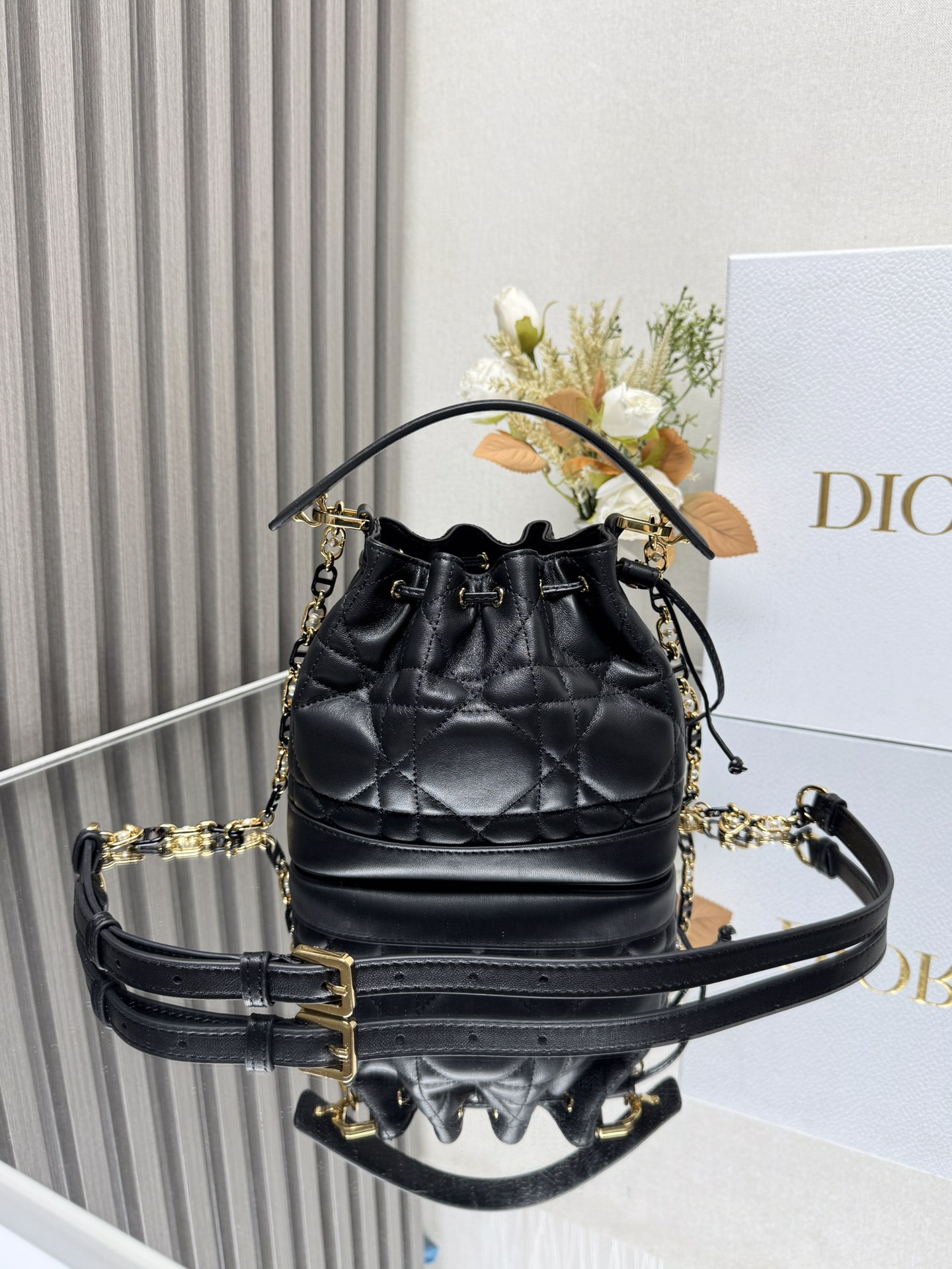 Small D10r Jolie Bucket Bag 17 x 16 x 10.5 cm