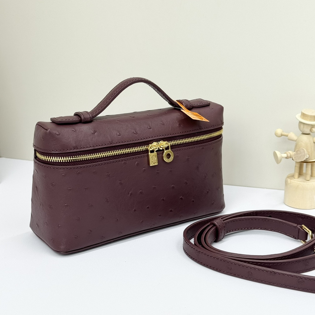 L0r0 P1ana Extra Pocket L19 Ostrich-grained Leather 11 x 19 x 6.5 cm