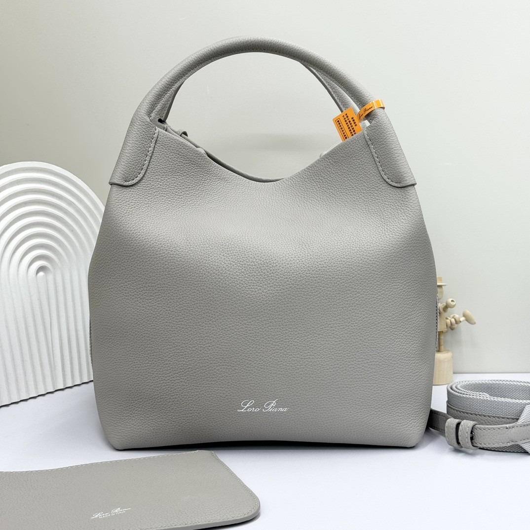 L0r0 P1ana Large Bale Bag Grained Calfskin 24 x 20 x 27 cm