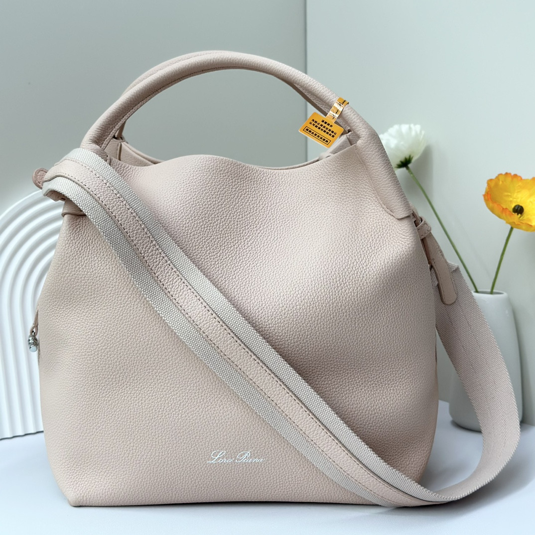 L0r0 P1ana Large Bale Bag Grained Calfskin 24 x 20 x 27 cm