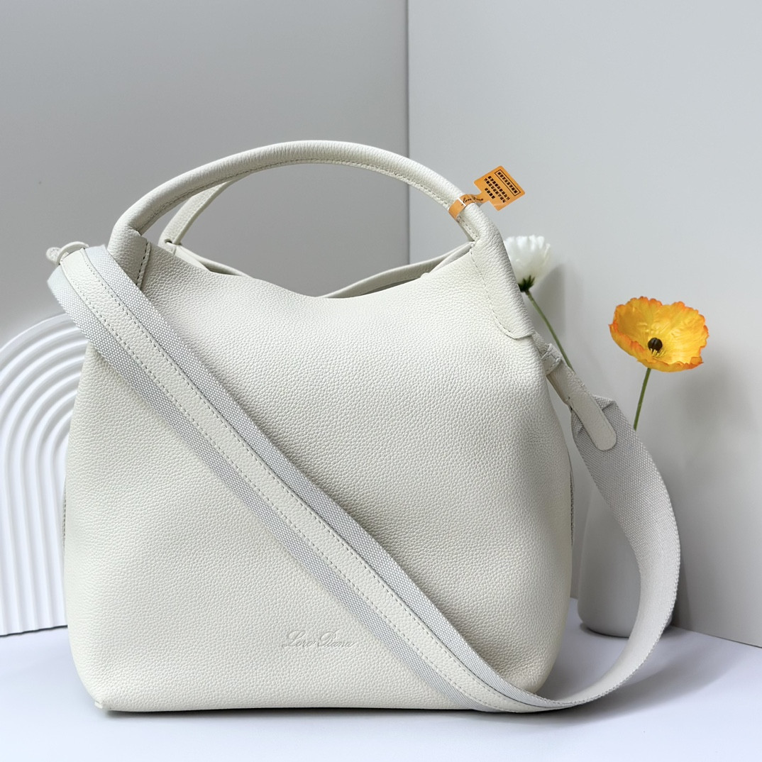 L0r0 P1ana Large Bale Bag Grained Calfskin 24 x 20 x 27 cm