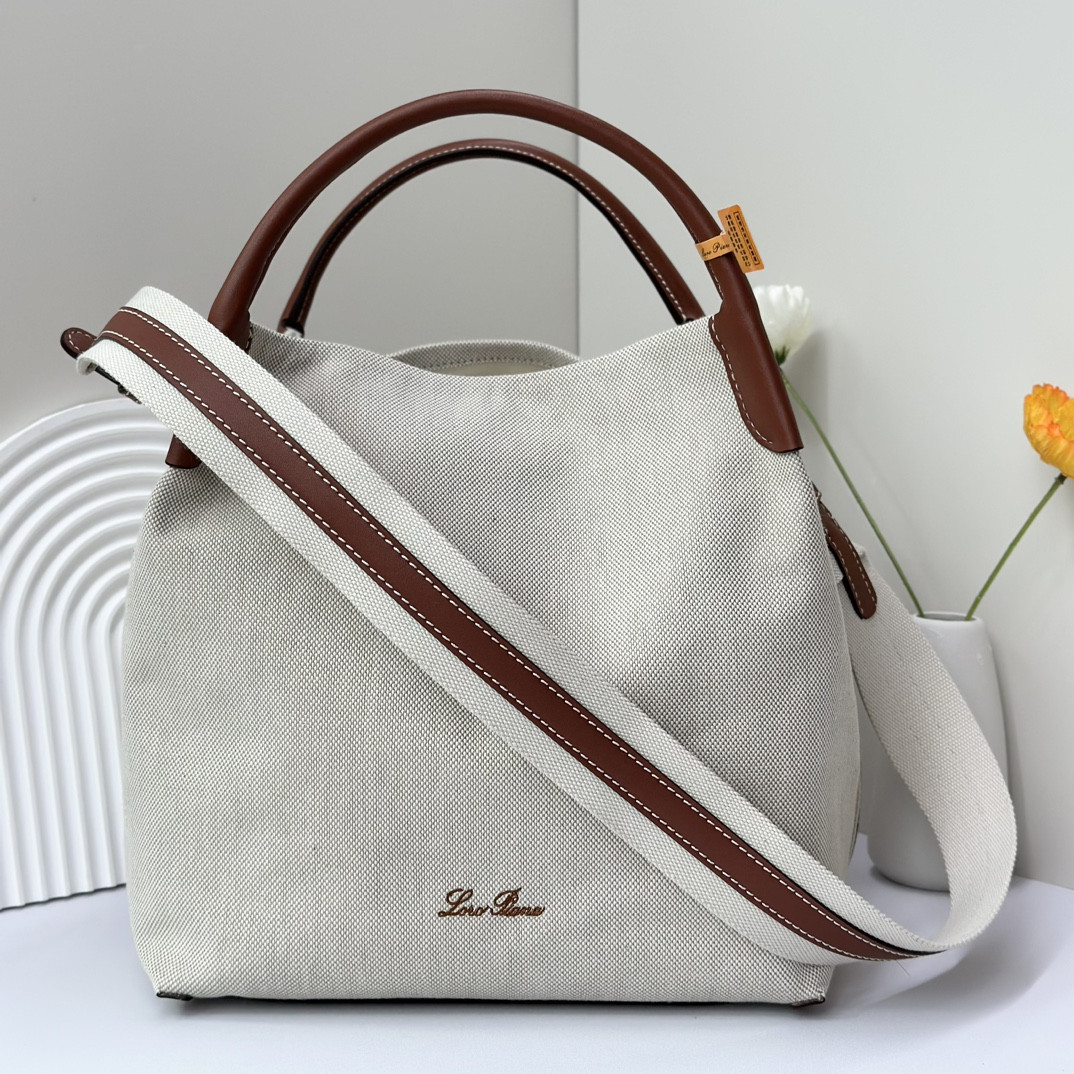 L0r0 P1ana Large Bale Bag Cotton, Linen 24 x 20 x 27 cm