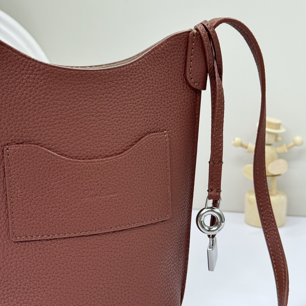 L0r0 P1ana Mini Bale Bag Calfskin 20x15x4cm
