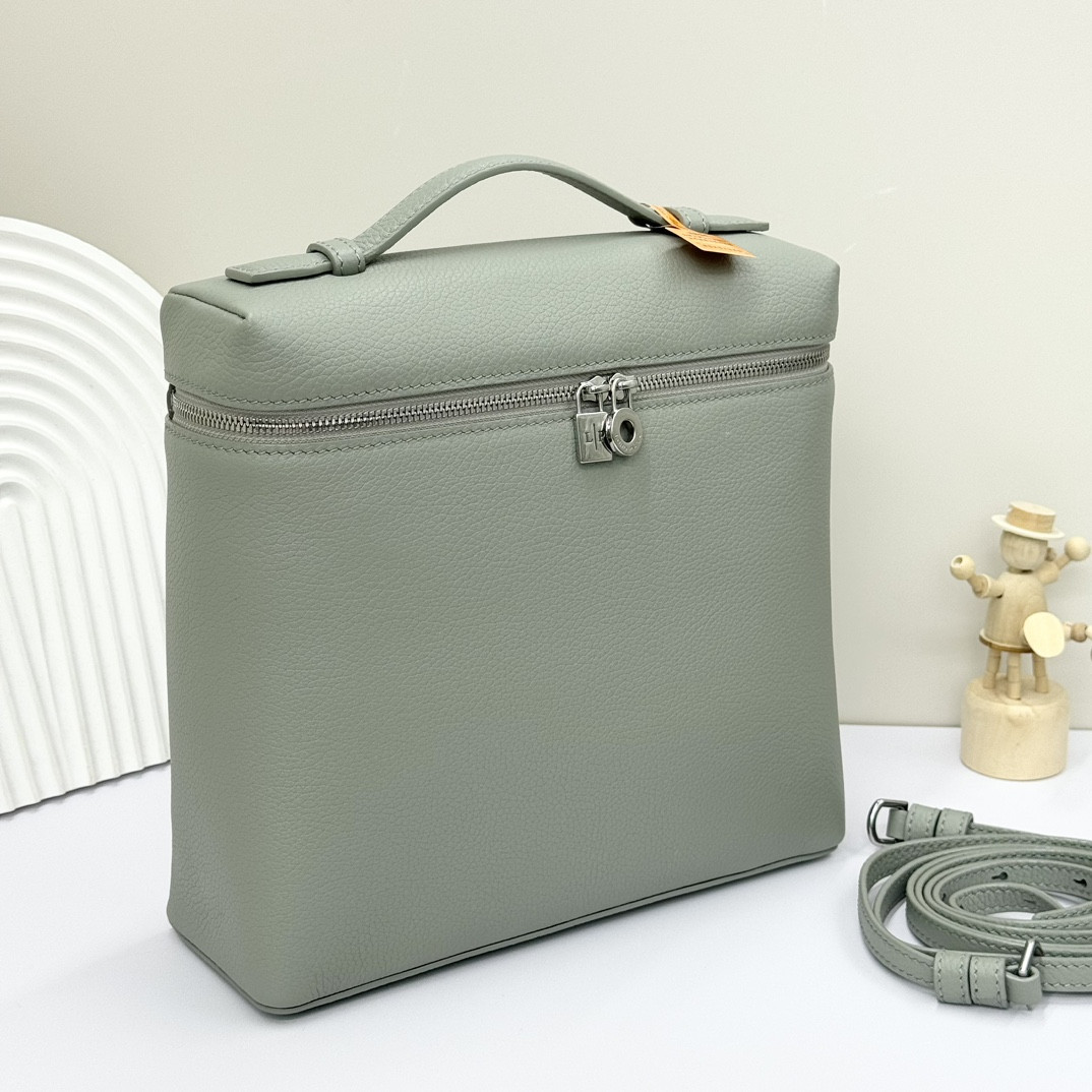L0r0 P1ana Extra Pocket backpack L23.5 Grained Calfskin 23 x 21 x 8 cm