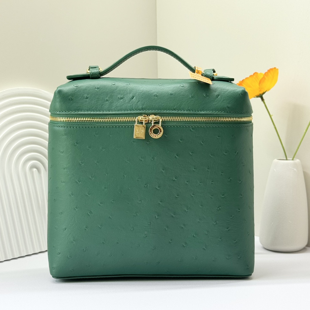 L0r0 P1ana Extra Pocket backpack L23.5 Ostrich-grained Leather 23 x 21 x 8 cm