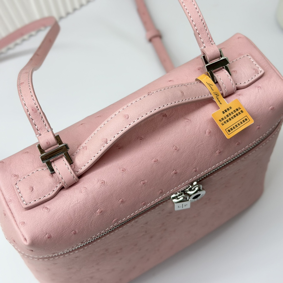 L0r0 P1ana Extra Pocket backpack L23.5 Ostrich-grained Leather 23 x 21 x 8 cm