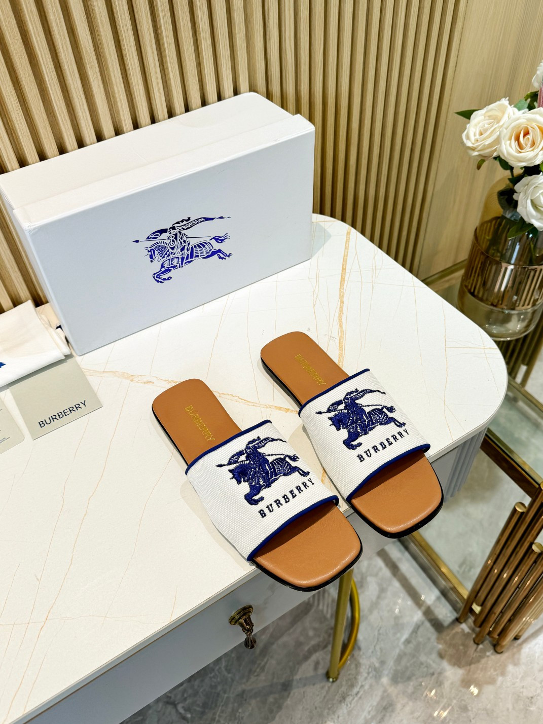 UA Bv*b*rry Slides