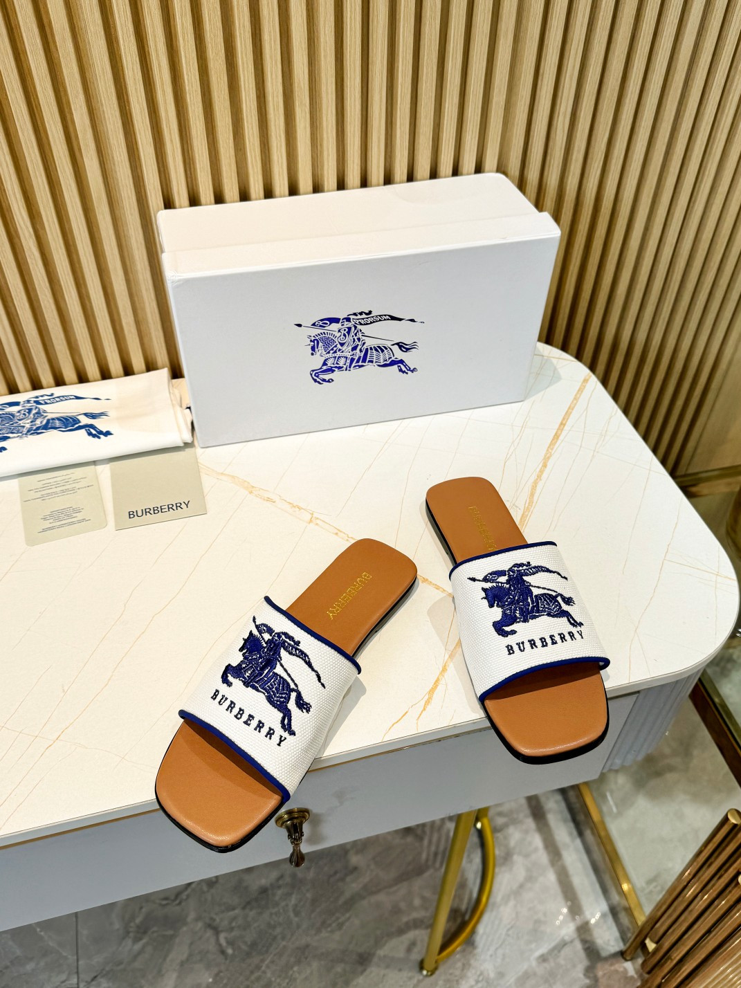 UA Bv*b*rry Slides