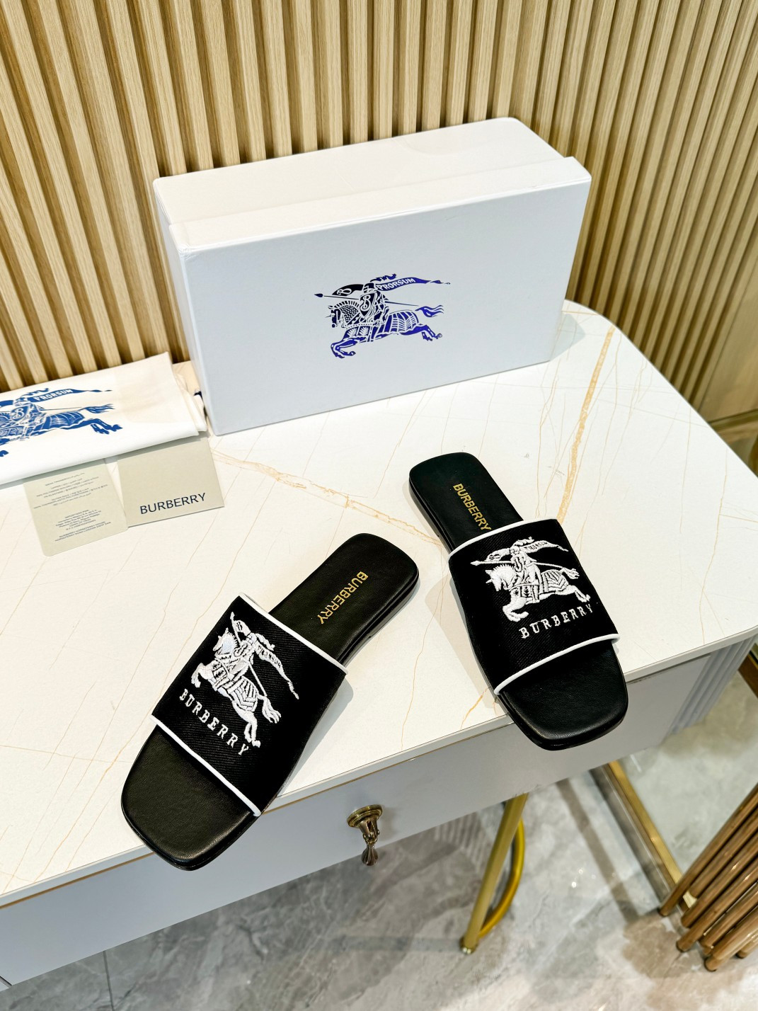 UA Bv*b*rry Slides