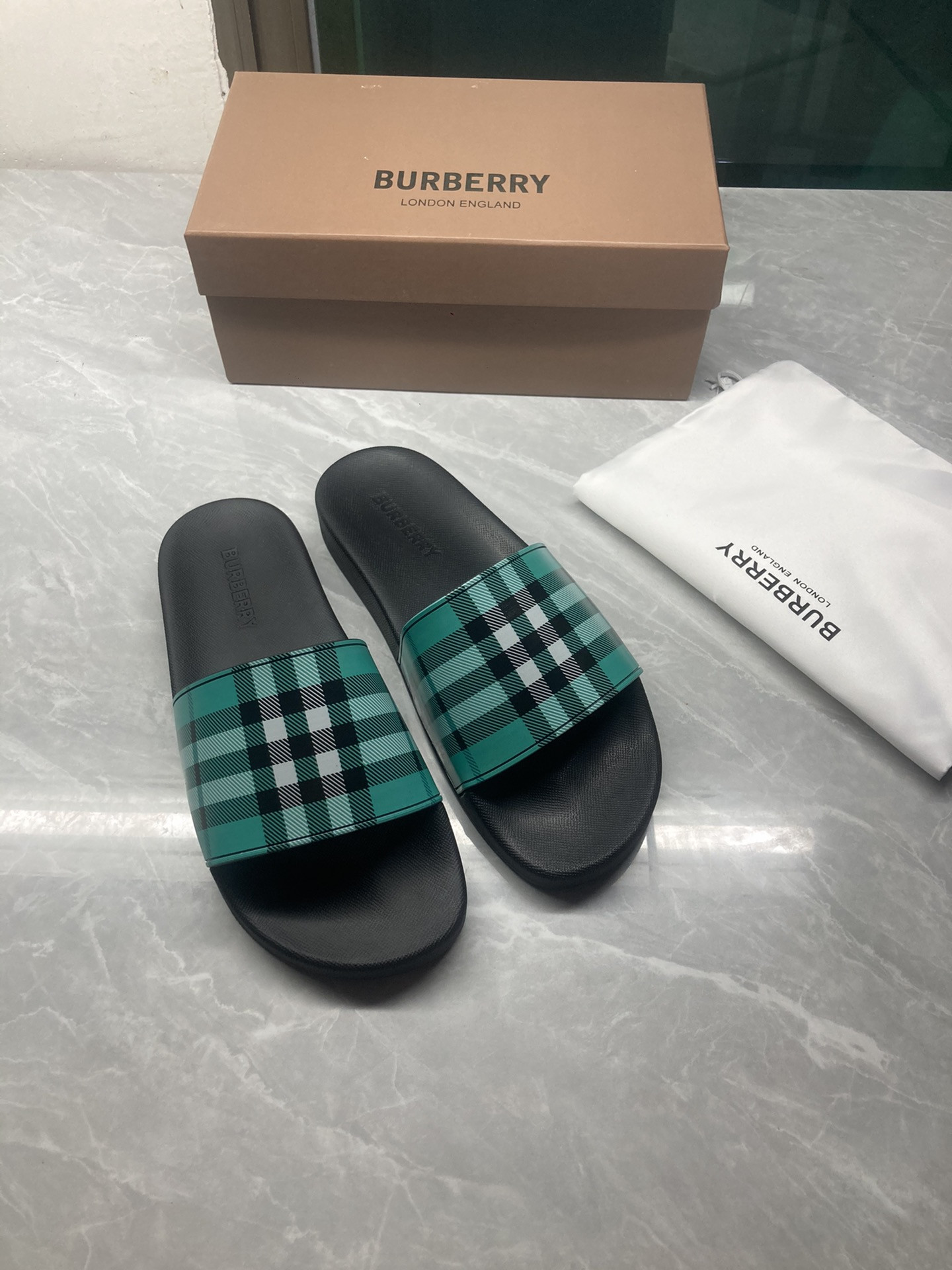 Bv*b*rry Check Slides