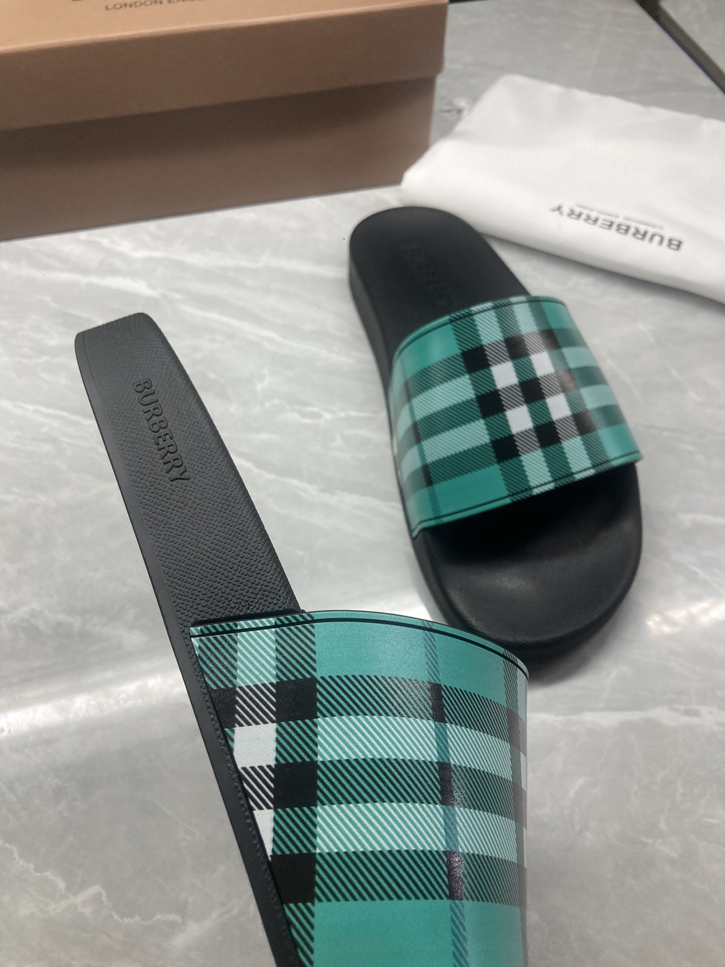 Bv*b*rry Check Slides