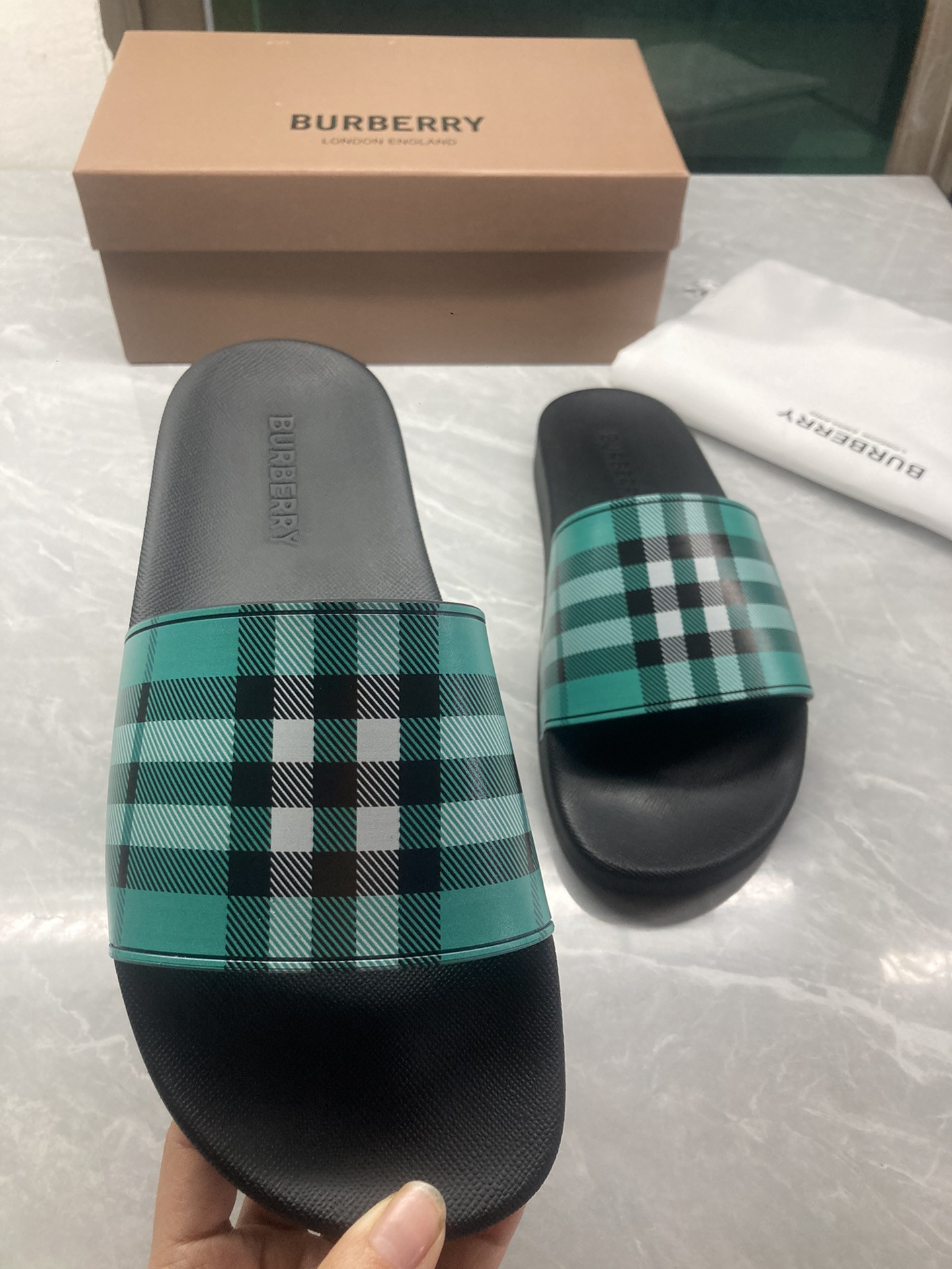 Bv*b*rry Check Slides