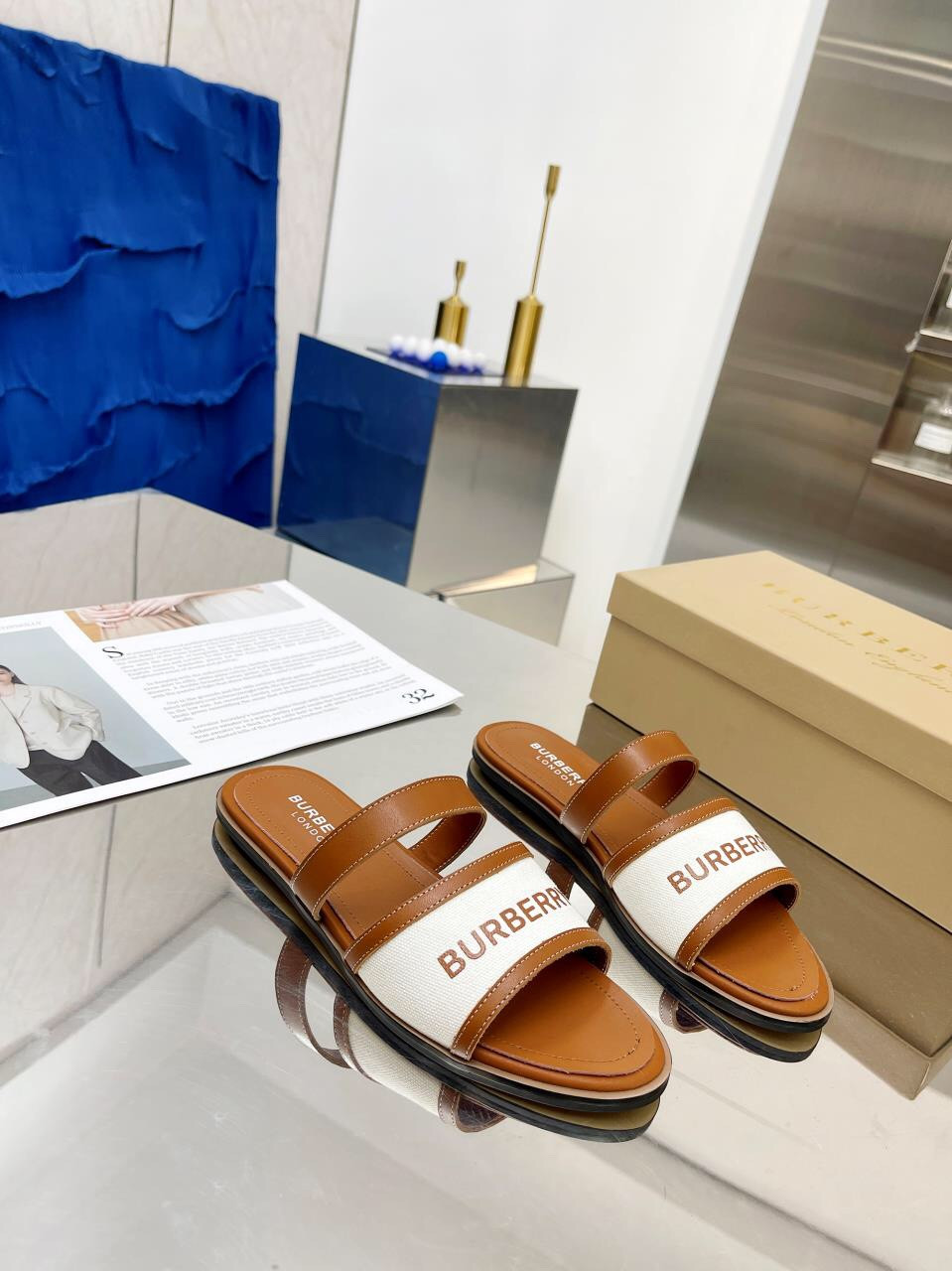 UA Bv*b*rry Slides