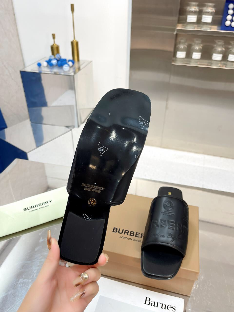 UA Bv*b*rry Slides