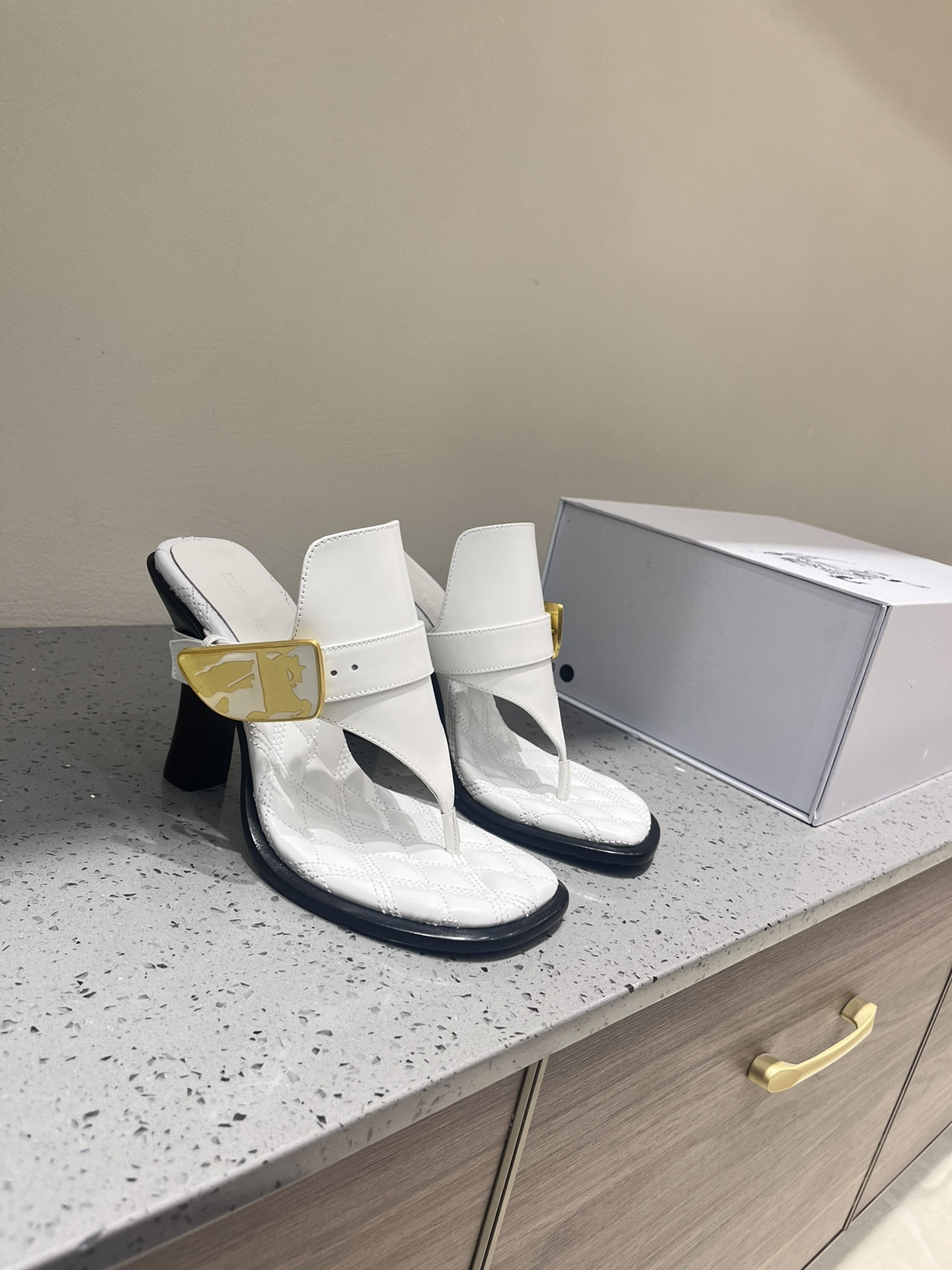 UA Bv*b*rry Slides