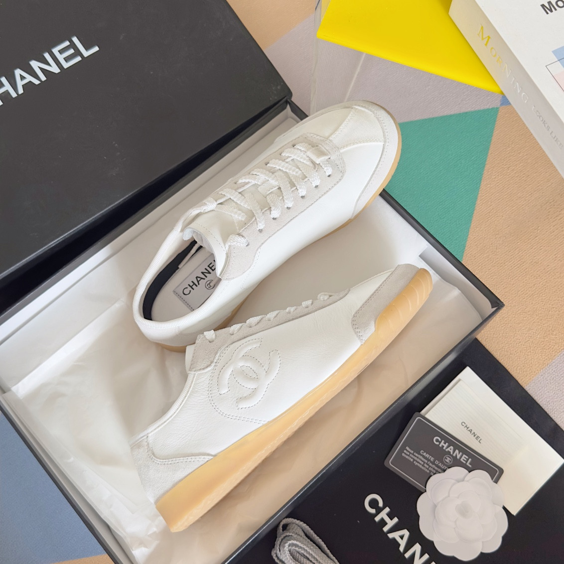 UA Ch**el SNEAKER